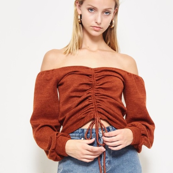 🆕 NWT Off Shoulder Ruched Knit Crop Top - Picture 2 of 5